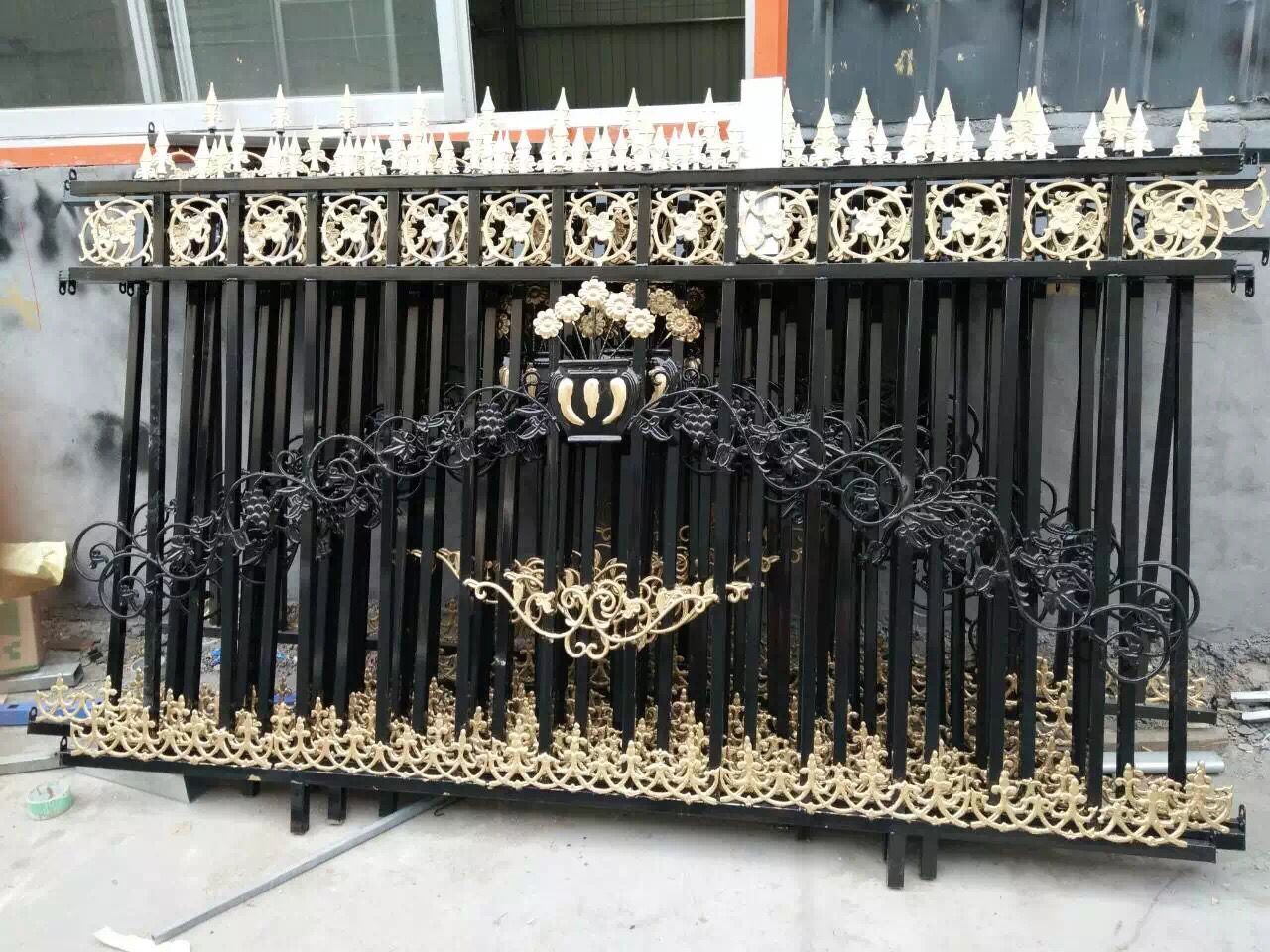 鐵藝圍欄，鐵藝護欄